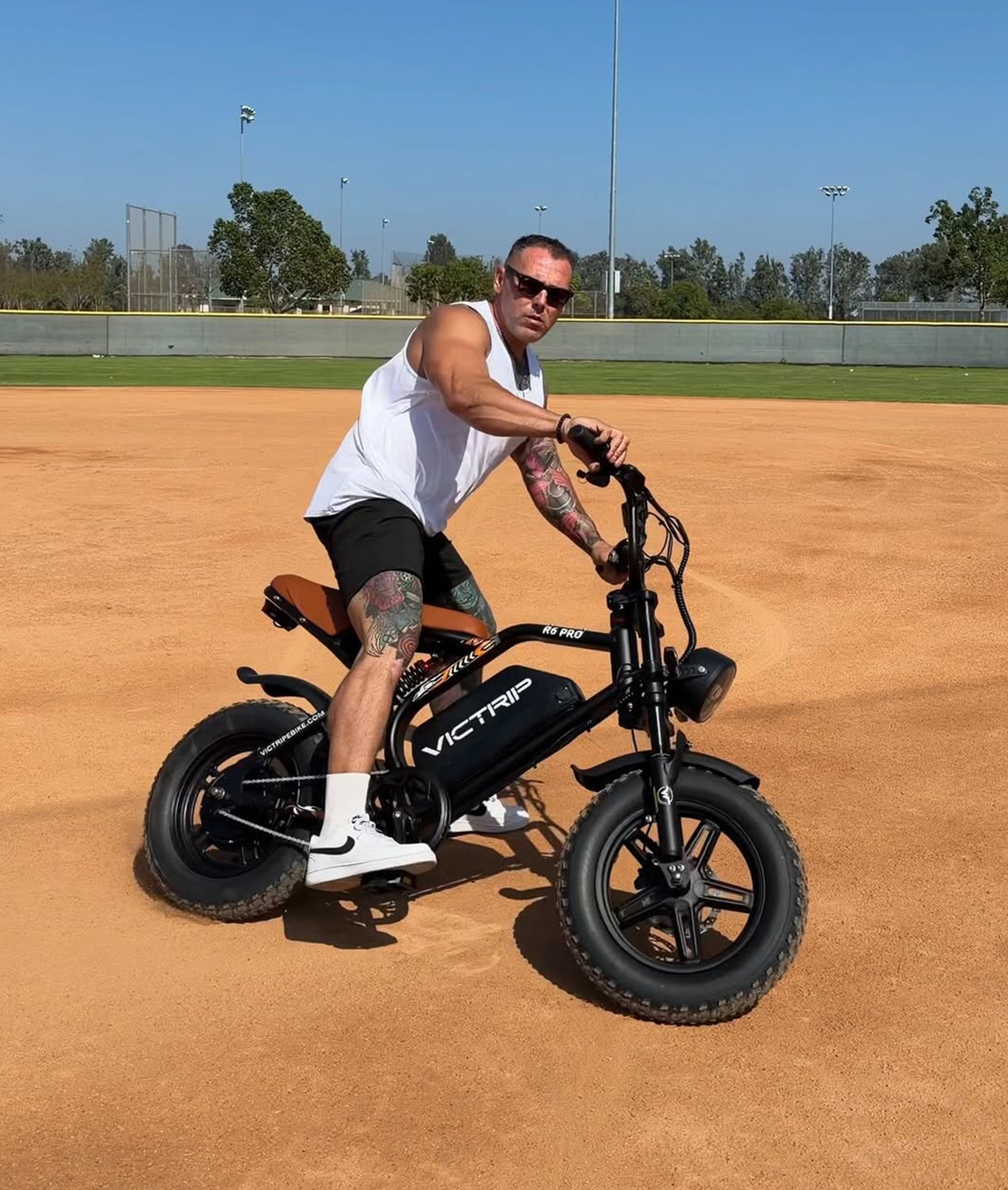 R6 Pro - 1500W Full Suspension Moped Style EBike